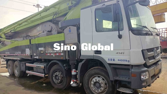 ব্যবহৃত Zoomlion 56 মিটার সাদা কংক্রিট পাম্প ট্রাক বেঞ্জ চ্যাসিস সহ